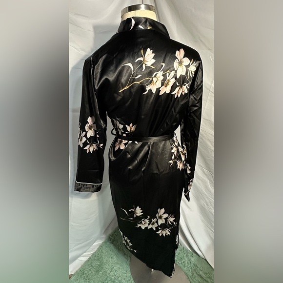 Floral Print Long Sleeve Satin Long Robe - Picture 4 of 8